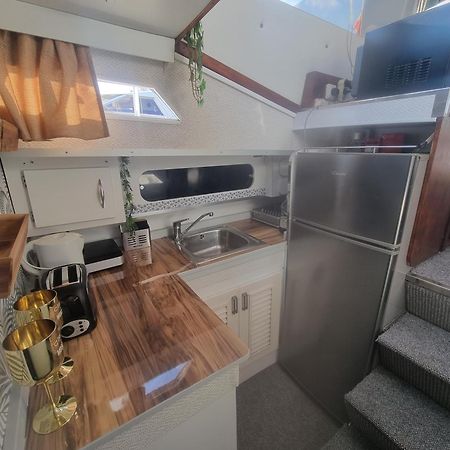 Beautiful And Comfy Boat In Barcelona With Boat Tour Option Hotell Exteriör bild