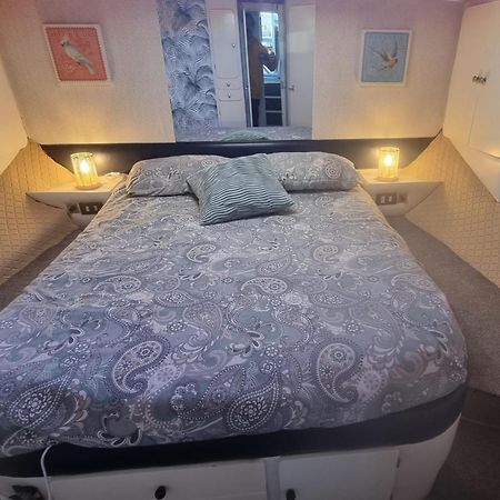 Beautiful And Comfy Boat In Barcelona With Boat Tour Option Hotell Exteriör bild