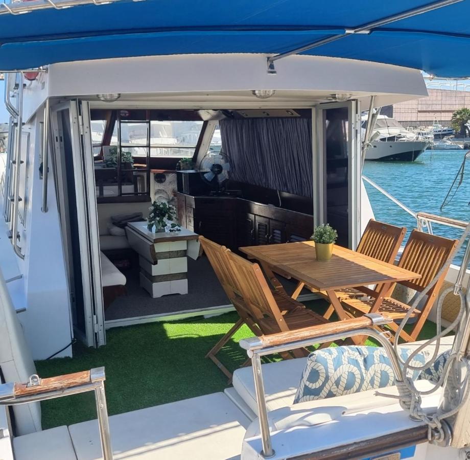 Beautiful And Comfy Boat In Barcelona With Boat Tour Option Hotell Exteriör bild