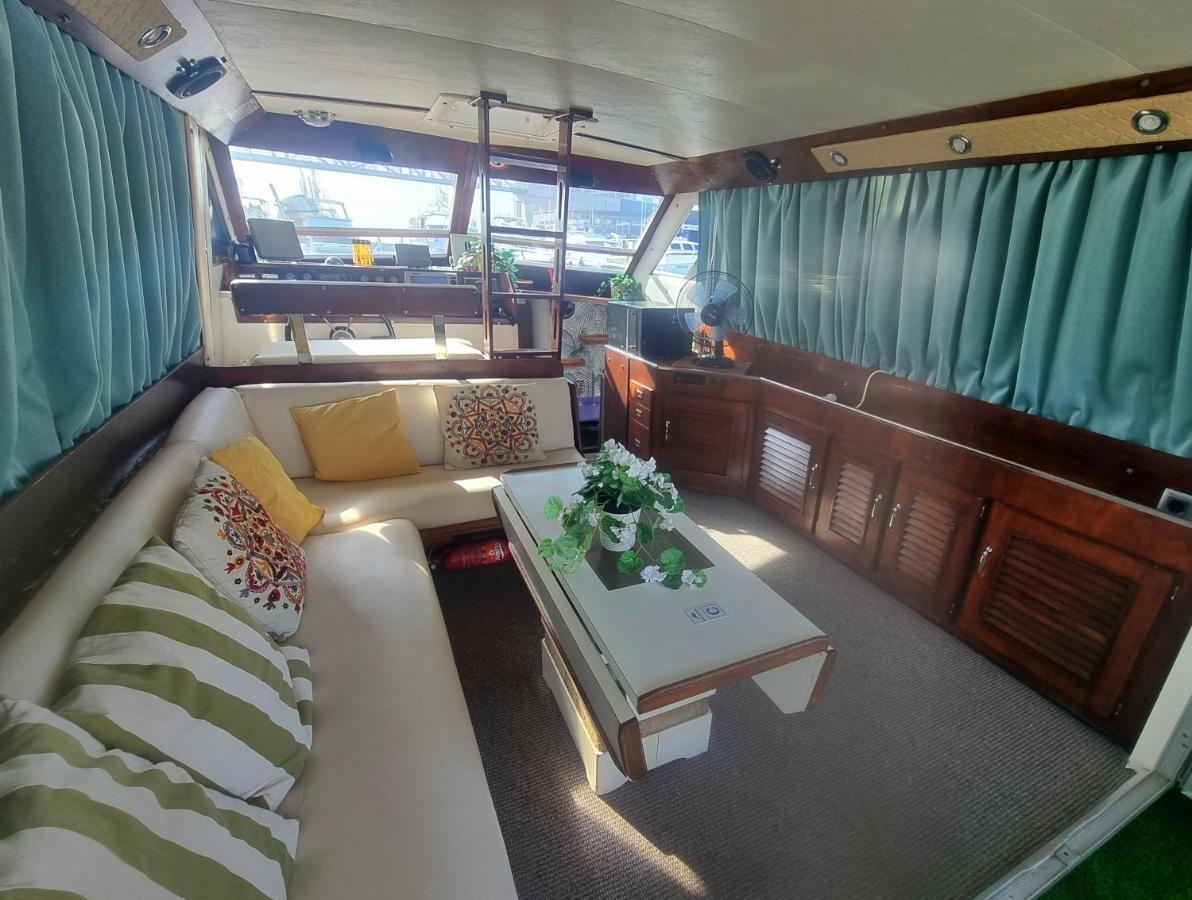 Beautiful And Comfy Boat In Barcelona With Boat Tour Option Hotell Exteriör bild