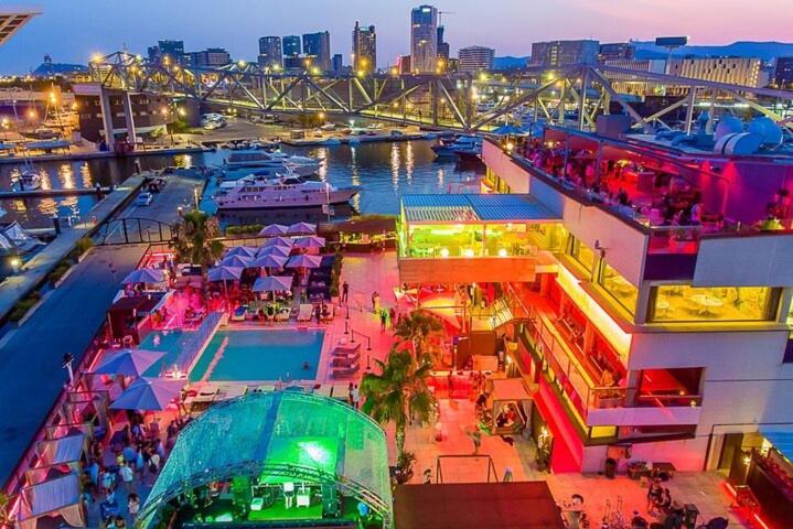 Beautiful And Comfy Boat In Barcelona With Boat Tour Option Hotell Exteriör bild
