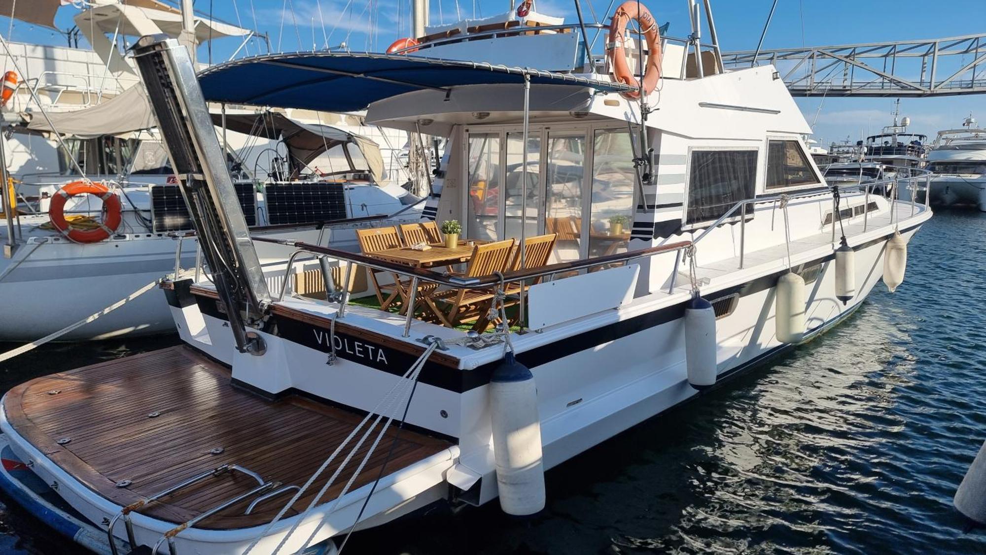 Beautiful And Comfy Boat In Barcelona With Boat Tour Option Hotell Exteriör bild