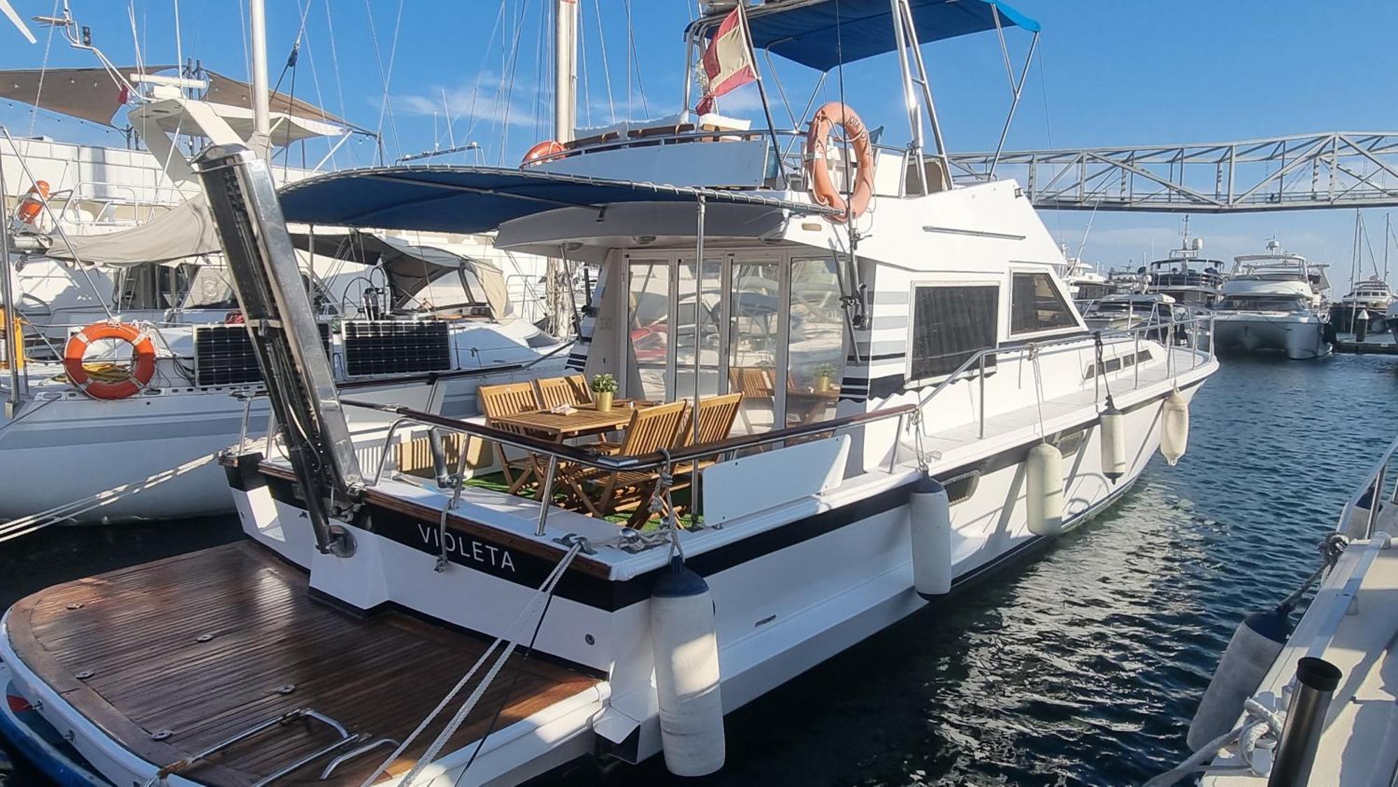 Beautiful And Comfy Boat In Barcelona With Boat Tour Option Hotell Exteriör bild