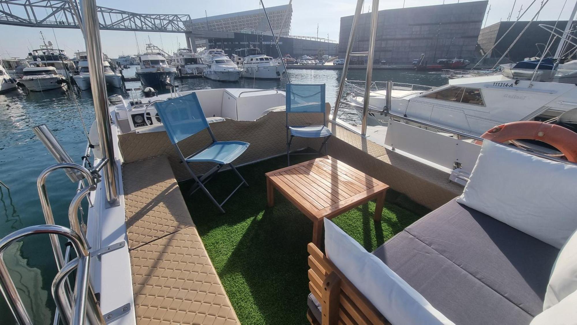 Beautiful And Comfy Boat In Barcelona With Boat Tour Option Hotell Exteriör bild