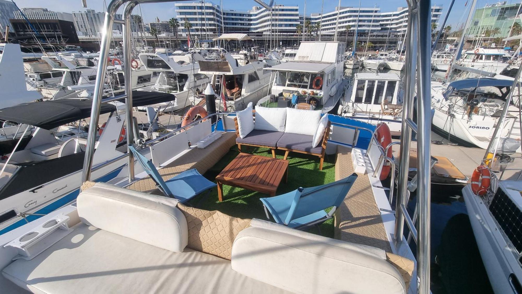 Beautiful And Comfy Boat In Barcelona With Boat Tour Option Hotell Exteriör bild