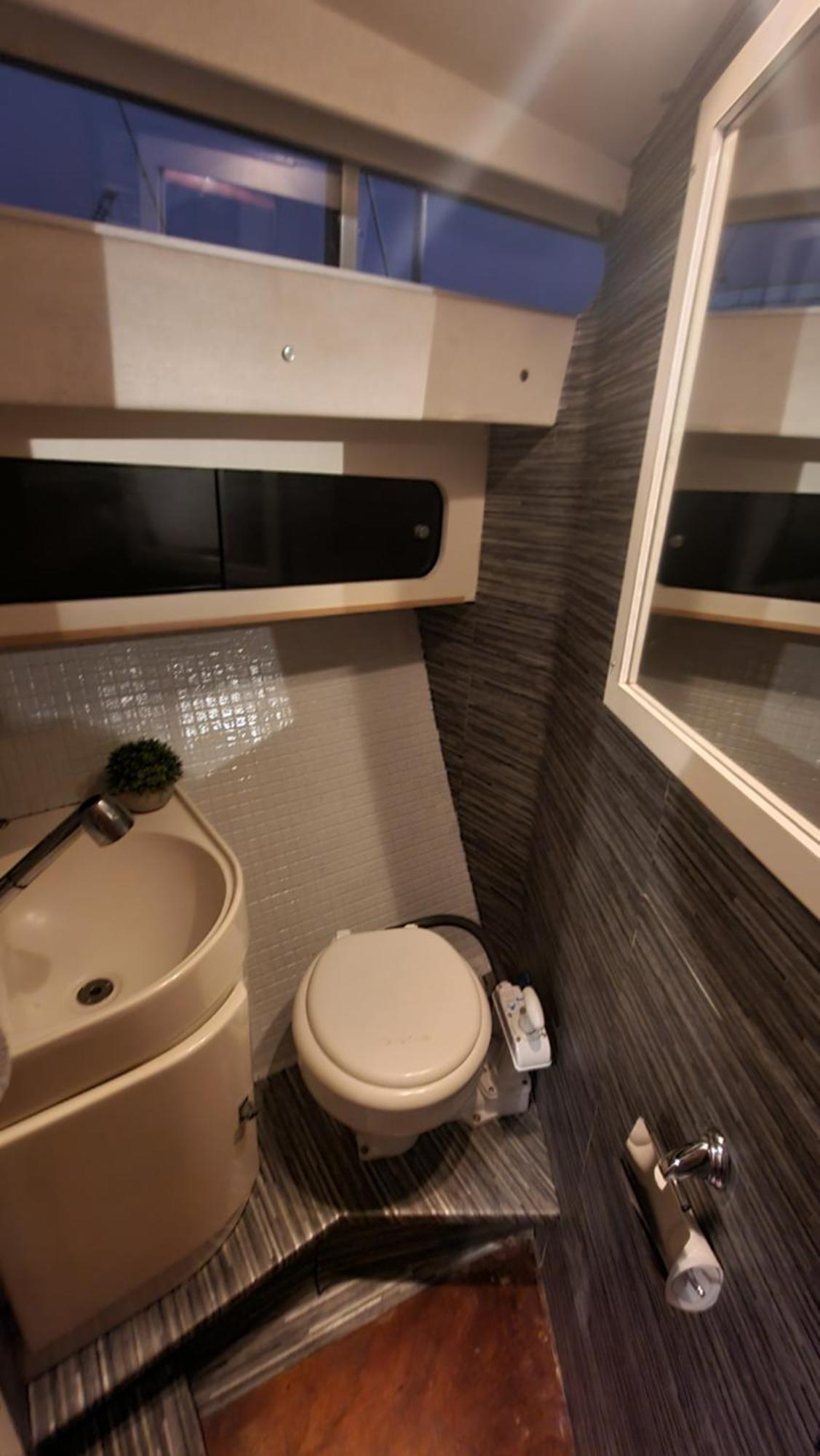 Beautiful And Comfy Boat In Barcelona With Boat Tour Option Hotell Exteriör bild