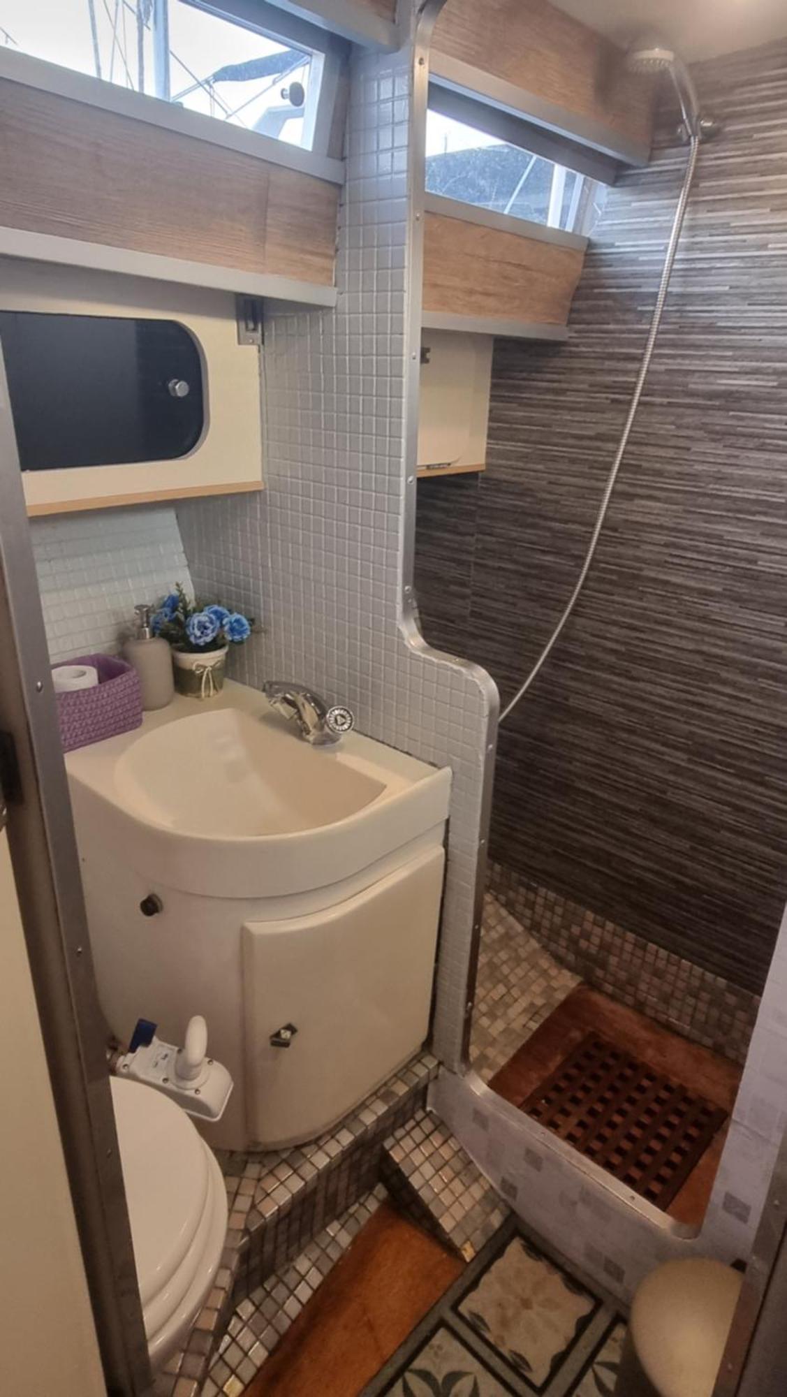Beautiful And Comfy Boat In Barcelona With Boat Tour Option Hotell Exteriör bild