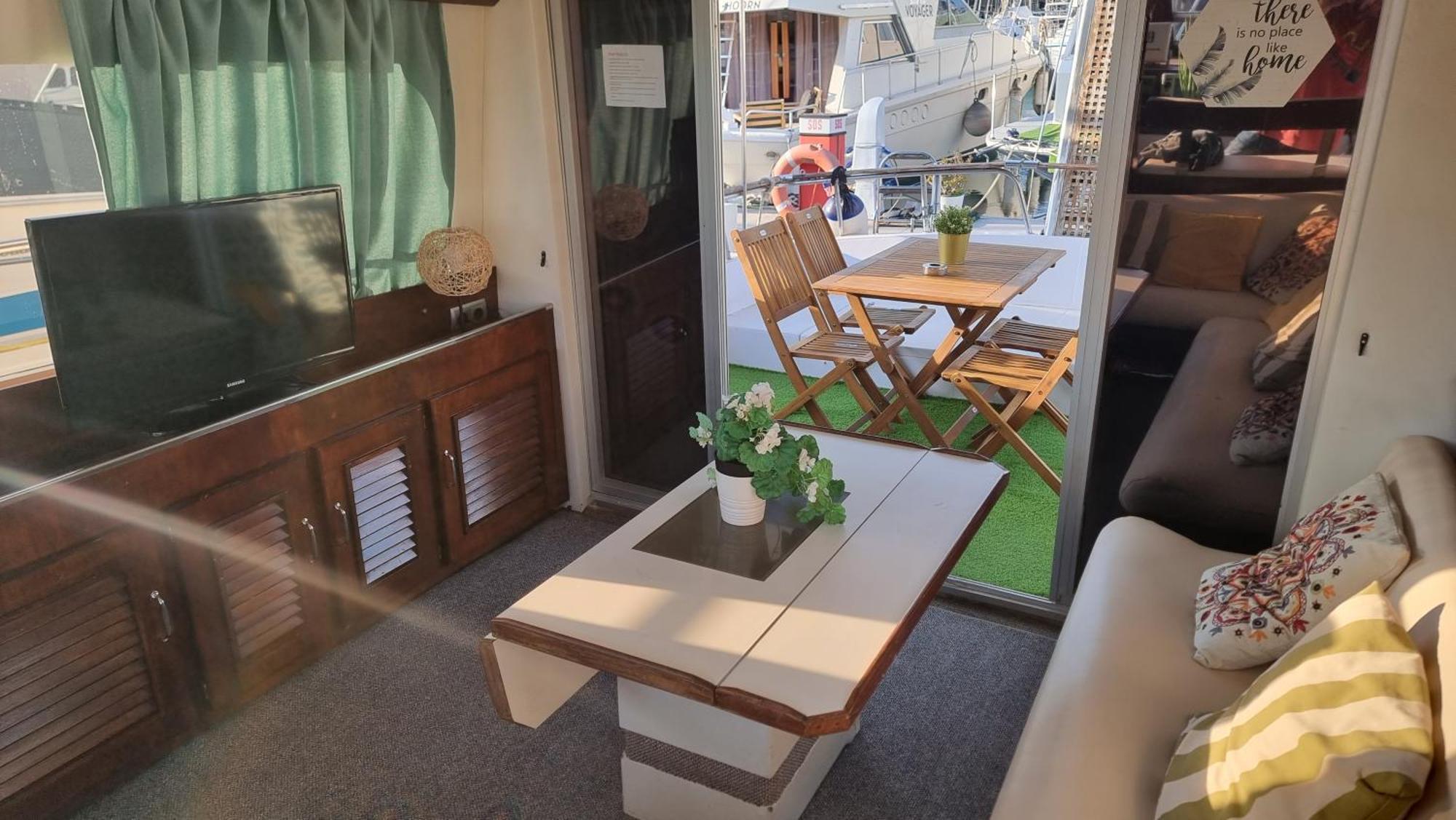 Beautiful And Comfy Boat In Barcelona With Boat Tour Option Hotell Exteriör bild