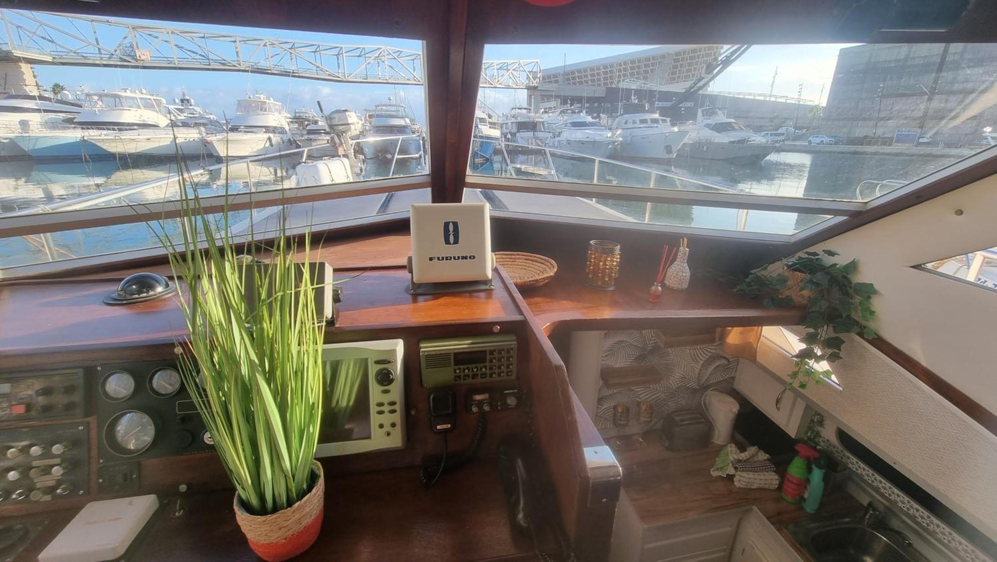 Beautiful And Comfy Boat In Barcelona With Boat Tour Option Hotell Exteriör bild