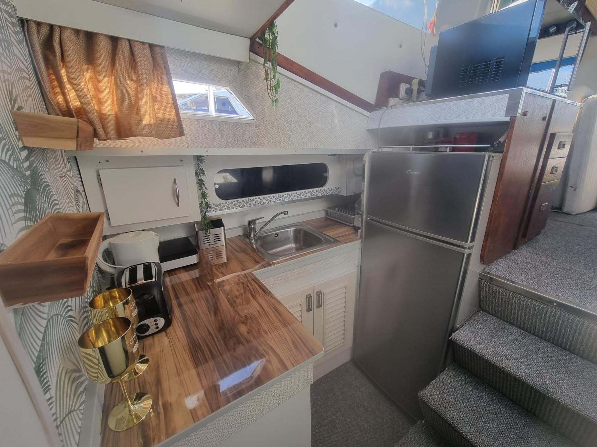 Beautiful And Comfy Boat In Barcelona With Boat Tour Option Hotell Exteriör bild
