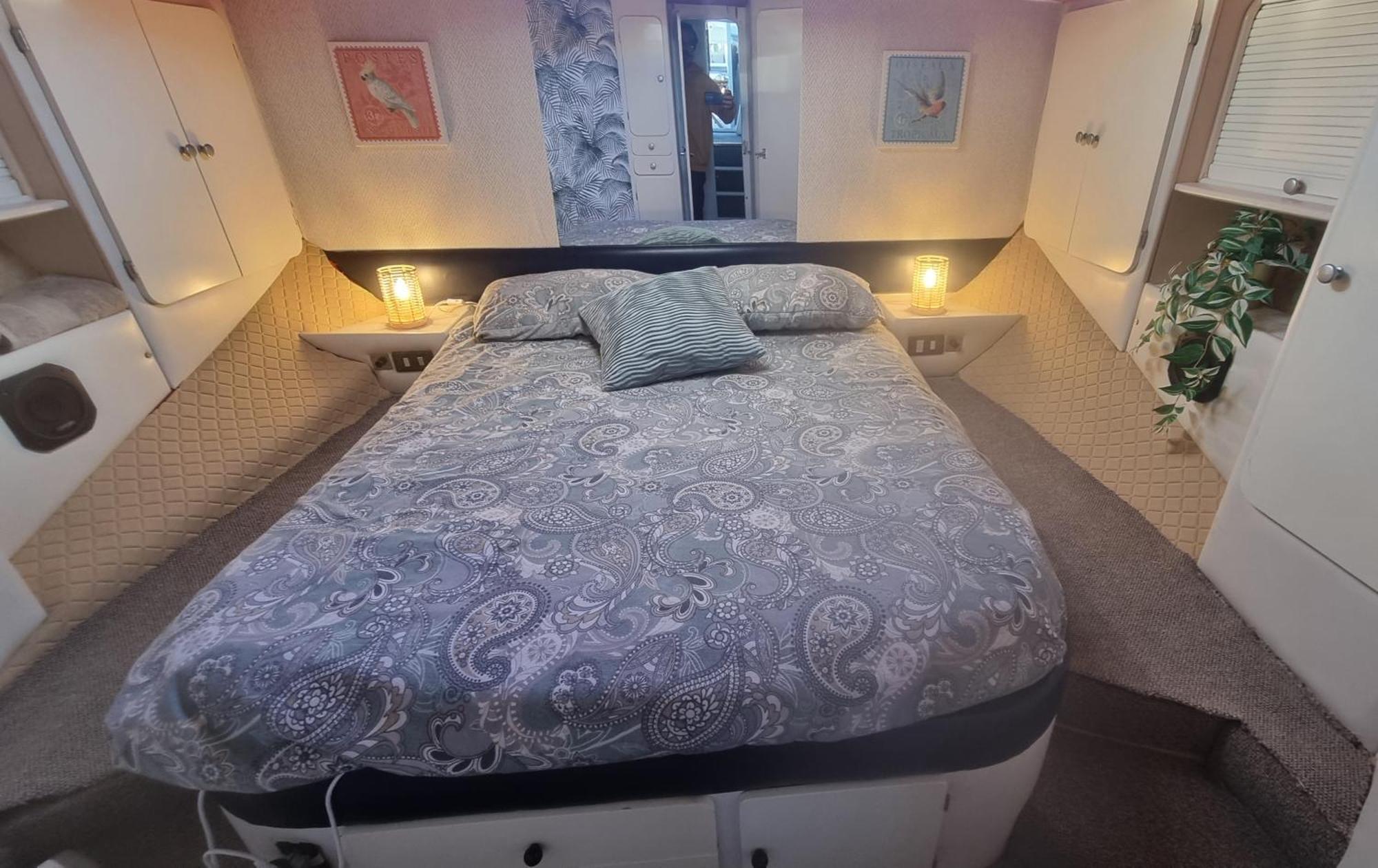 Beautiful And Comfy Boat In Barcelona With Boat Tour Option Hotell Exteriör bild